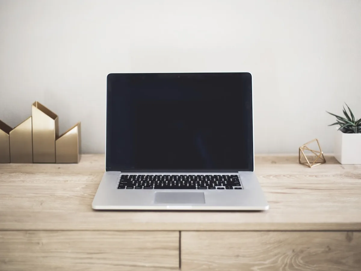 14-inch Business Laptop · Core i5 · 16GB / 512GB SSD