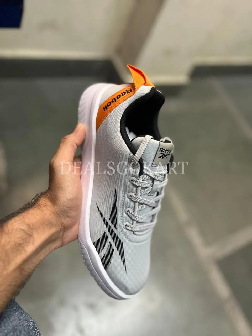 100% ORIGINAL REEBOK ORIGINAL SHOES (10/12)