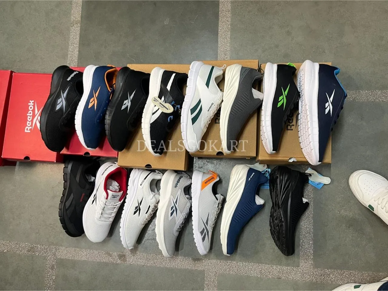 100% ORIGINAL REEBOK ORIGINAL SHOES (1/12)